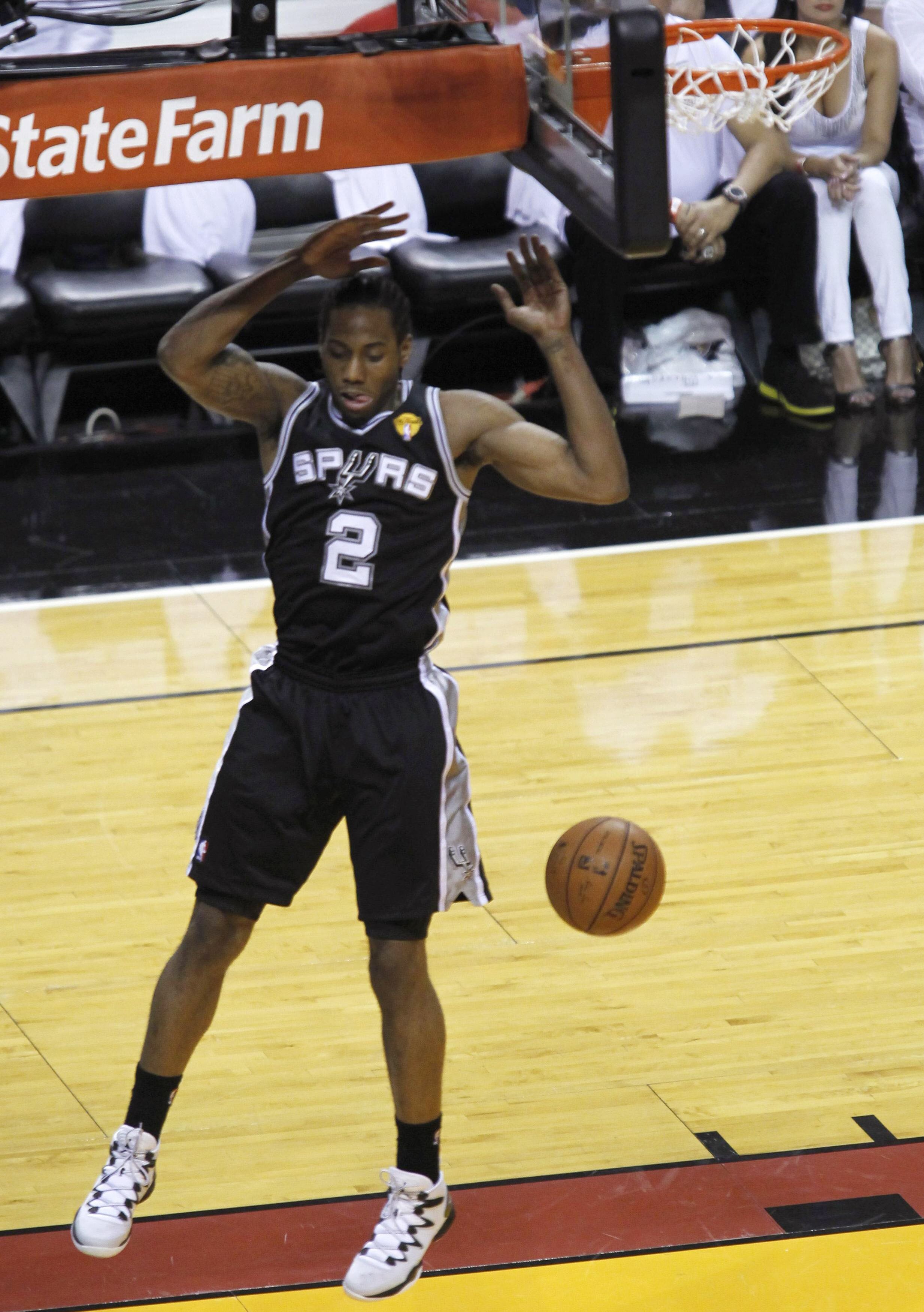 Kawhi Leonard fue la estrella del choque. 