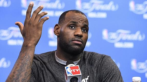 LeBron James, durante una rueda de prensa. 