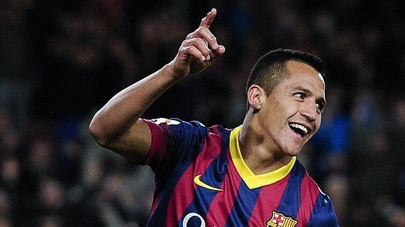 Alexis, durante un partido con el Barcelona. 