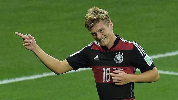 Toni Kroos celebra el tercer gol de Alemania a Brasil. 