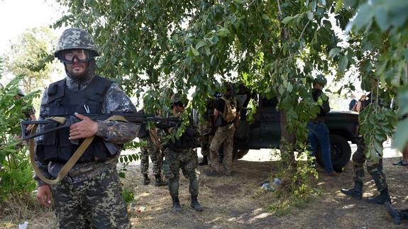 Un soldado ucraniano, en Mariupol. 
