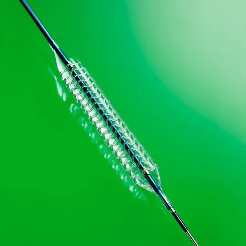 Imágenes del ‘stent’ reabsorbible fabricado a base de un polímero biocompatible.
