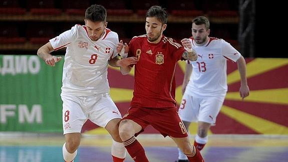 Momento del partido entre España y Suiza. 