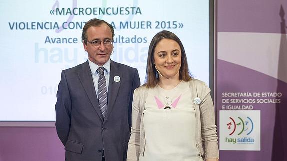 El ministro de Sanidad, Alfonso Alonso, y la delegada del Gobierno para la Violencia de Género, Blanca Hernández.