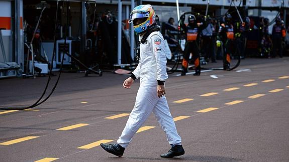Fernando Alonso, tras su abandono. 