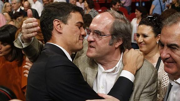 Pedro Sánchez y Ángel Gabilondo. 