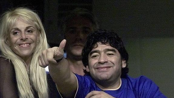 Maradona y Claudia, en una imagen de archivo. 