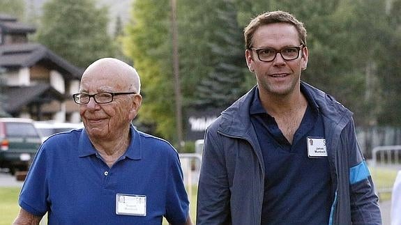 Rupert Murdoch y su hijo James.