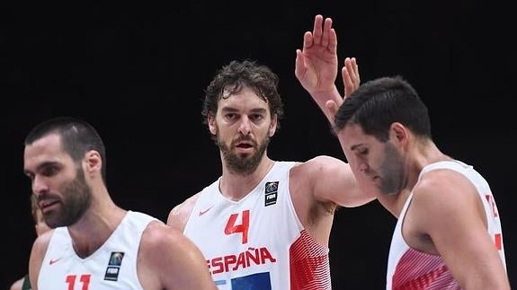 San Emeterio, junto a Pau Gasol y Felipe Reyes. 