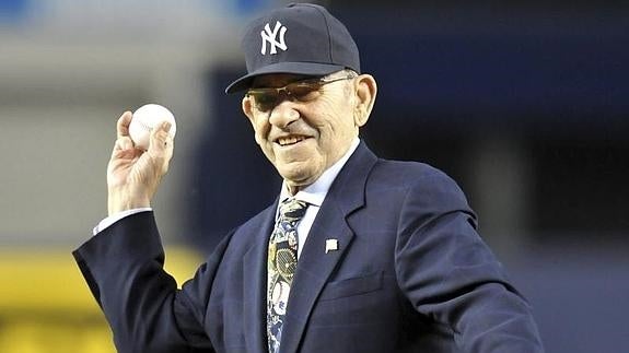 Yogi Berra, en en estadio de los Yankees. 