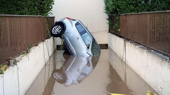 Una de las calles de Niza inundada. 
