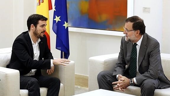 Alberto Garzón y Mariano Rajoy, durante la reunión. 