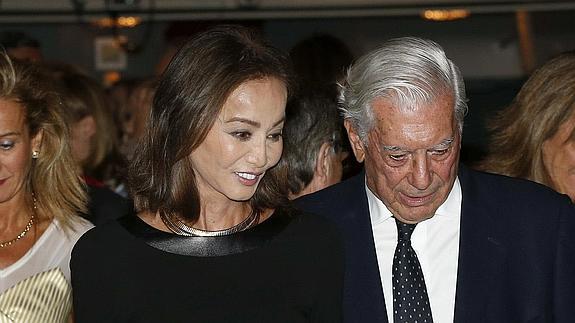 El escritor Mario Vargas Llosa y su pareja, Isabel Preysler.