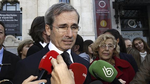 El embajador de Francia en España, Yves Saint-Geours, tras la msacre del 13-N. 