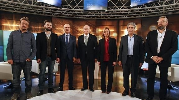 En la imagen, de izq. a dcha: los candidatos Xavier Doménech (En Comú Podem), Gabriel Rufián (ERC), Josep Antoni Duran Lleida (UDC), Jorge Fernández Díaz (PPC), Carme Chacón (PSC), Francesc Homs (Democrácia i Llibertat) y Juan Carlos Girauta (Ciudadanos).