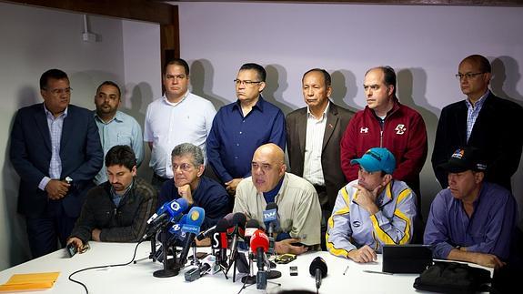 Rueda de prensa de Jesús Torrealba, secretario general de la alianza opositora Mesa de la Unidad Democrática.