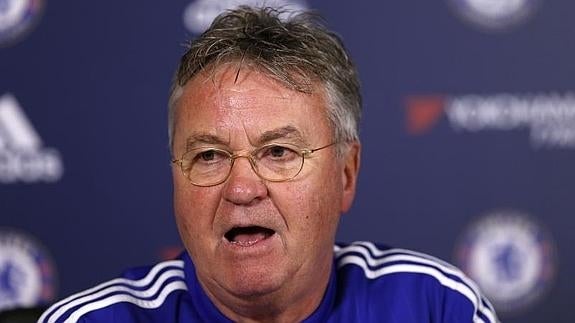 Guus Hiddink, técnico del Chelsea. 