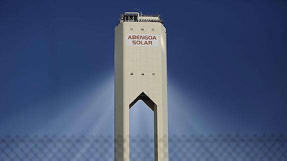 Torre de la plataforma solar Solúcar, centro tecnológico de Abengoa en Sanlúcar la Mayor.