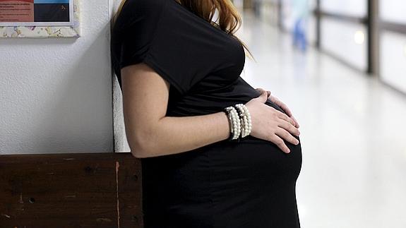 Una embarazada en Puerto Rico espera para ser informada sobre el virus. 