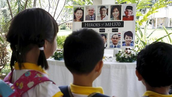 Homenaje  a algunos fallecido en el siniestrado vuelo de Malaysia Airlines. 