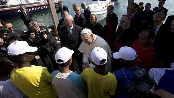 El Papa Francisco, durante una visita Lampedusa en 2013. 