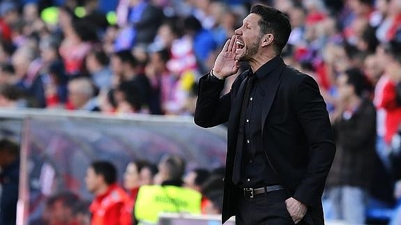 Simeone, durante el partido ante el Granada. 