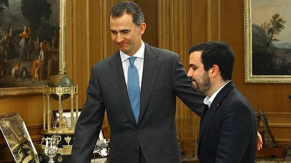 El rey Felipe VI recibe al portavoz de IU-Unidad Popular, Alberto Garzón. 