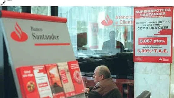 Un cliente en una oficina de un banco. 