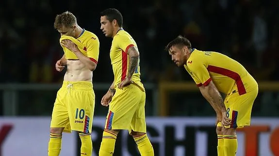 Jugadores rumanos, en su partido amistoso ante Ucrania. 