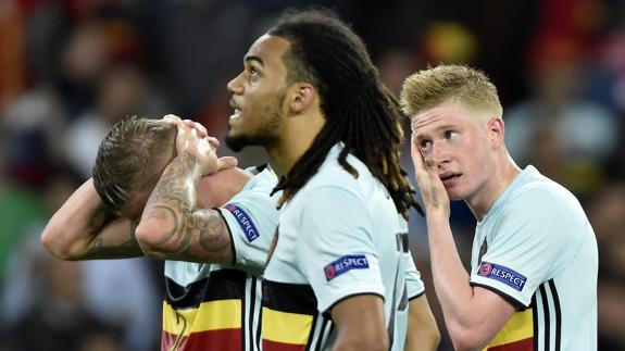 Los belgas Toby Alderwereld, Jason Denayer y Kevin De Bruyne. 