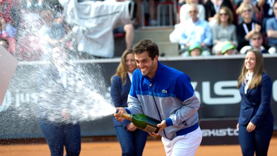 Albert Ramos celebra su victoria en Bastad. 