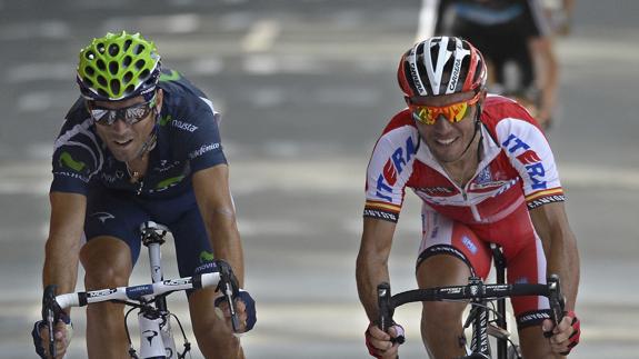 Alejandro Valverde (izquierda) junto a 'Purito' Rodríguez (derecha), durante una carrera. 