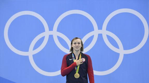 Katie Ledecky tras ganar la final de los 400 metros libres femeninos. 