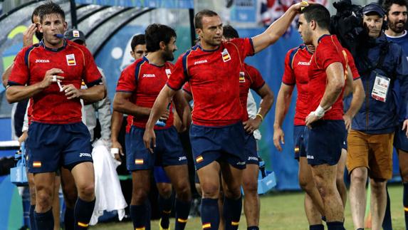 España celebra la victoria ante Kenia. 