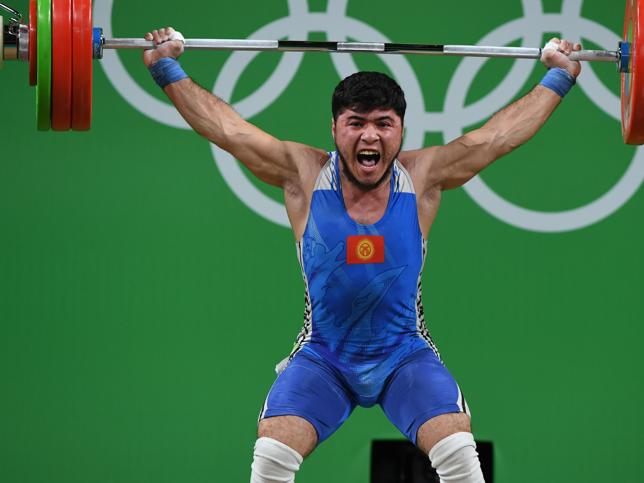 Un halterófilo kirguis, primer medallista descalificado por dopaje