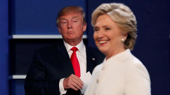 Los dos candidatos, en el escenario del debate.