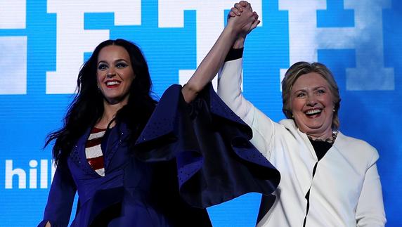 Katy Perry apoyó a Hillary Clinton con un concierto en Filadelfia. 