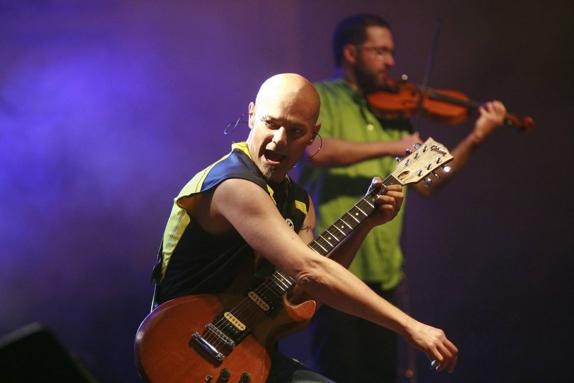 Jesus Cifuentes, de Celtas Cortos, en un concierto en 2009.