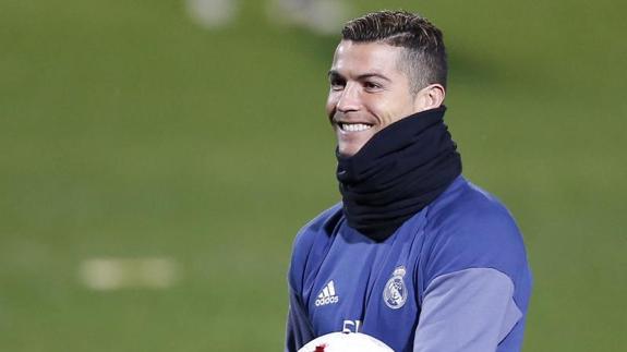 Cristiano Ronaldo, durante un entrenamiento del Real Madrid en Japón. 