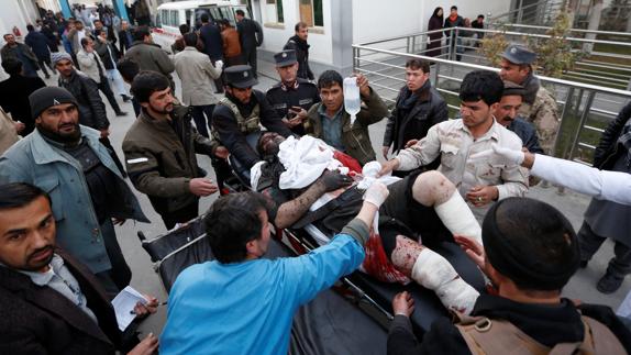 Heridos tras el atentado suicida en Kabul.