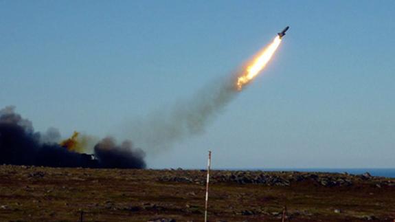 Lanzamiento de un misil de pruebas en Rusia.