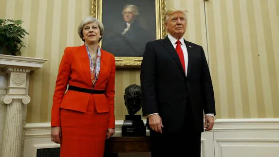 Theresa May, junto a Donald Trump.