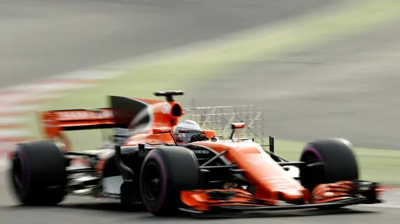 Fernando Alonso, a los mandos de su McLaren. 