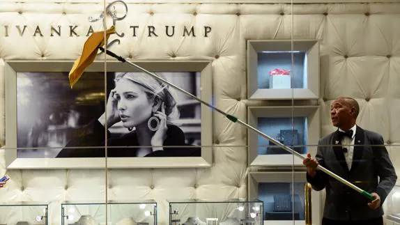 Tienda con productos de Ivanka Trump en la Torre Trump. 