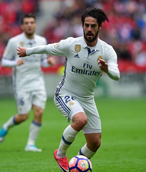 Isco, en una acción ante el Sporting. 