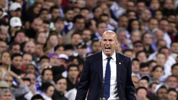 Zidane, ante el Barcelona. 