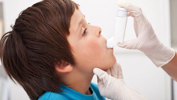 Entre la población infantil, el asma es la patología que induce más hospitalizaciones y más ausencias escolares. 