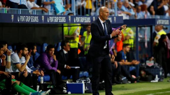 Zidane, ante el Málaga. 