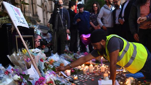 Homenaje a las víctimas en Mánchester.