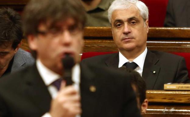 Fotografía del pasado 31 de mayo de la sesión de control al Govern en la que el diputado Germà Gordó escucha la intervención de Puigdemont. 